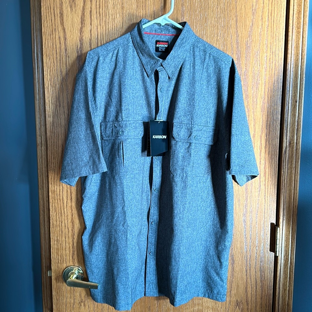 NWT Men’s size XL Carbon short sleeve shirt!